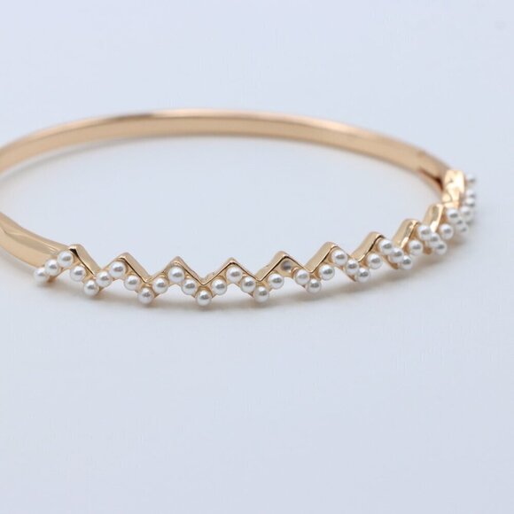 Elegant Rose Gold Zigzag Pearl Bangle with Modern Chic Appeal, XPBL0464 - Picture 2 of 11